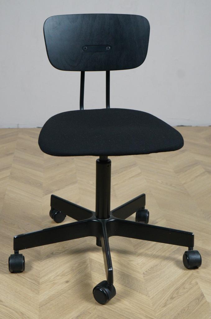 Frontbillede af Holmris H4 kontorstol i sort uden armlæn